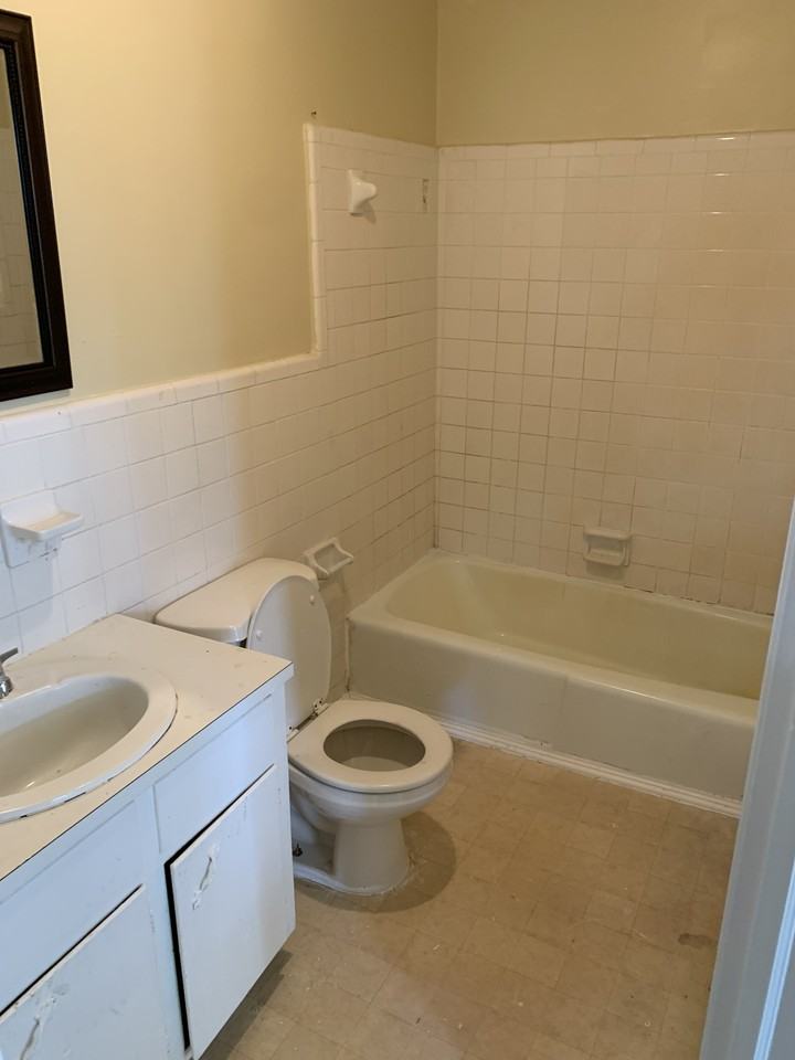 208 S Watts St #3 - Photo 6 of 8