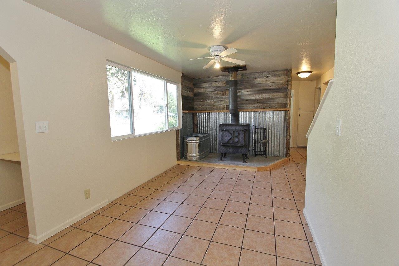 816 S Wardwell Ave - Photo 4 of 25