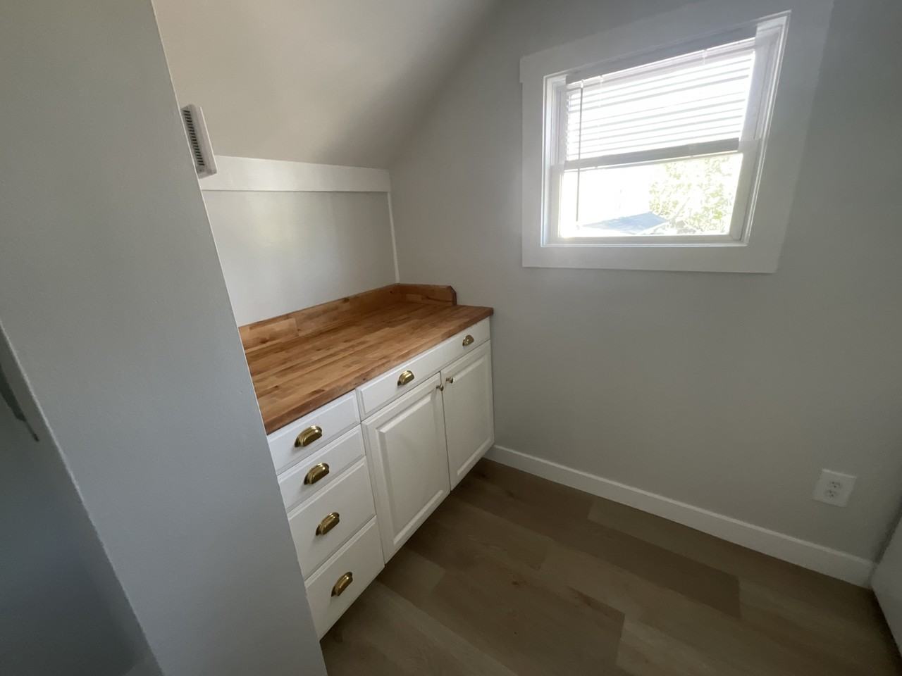 62 Court St #C - Photo 4 of 16