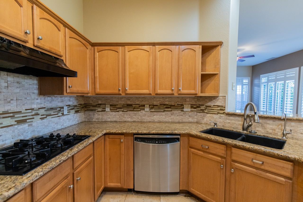 6929 W Monterey St - Photo 4 of 22