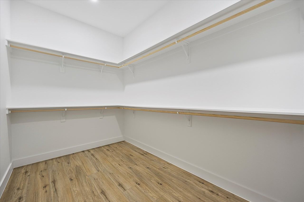 2811 Rodeo Dr - Photo 2 of 48