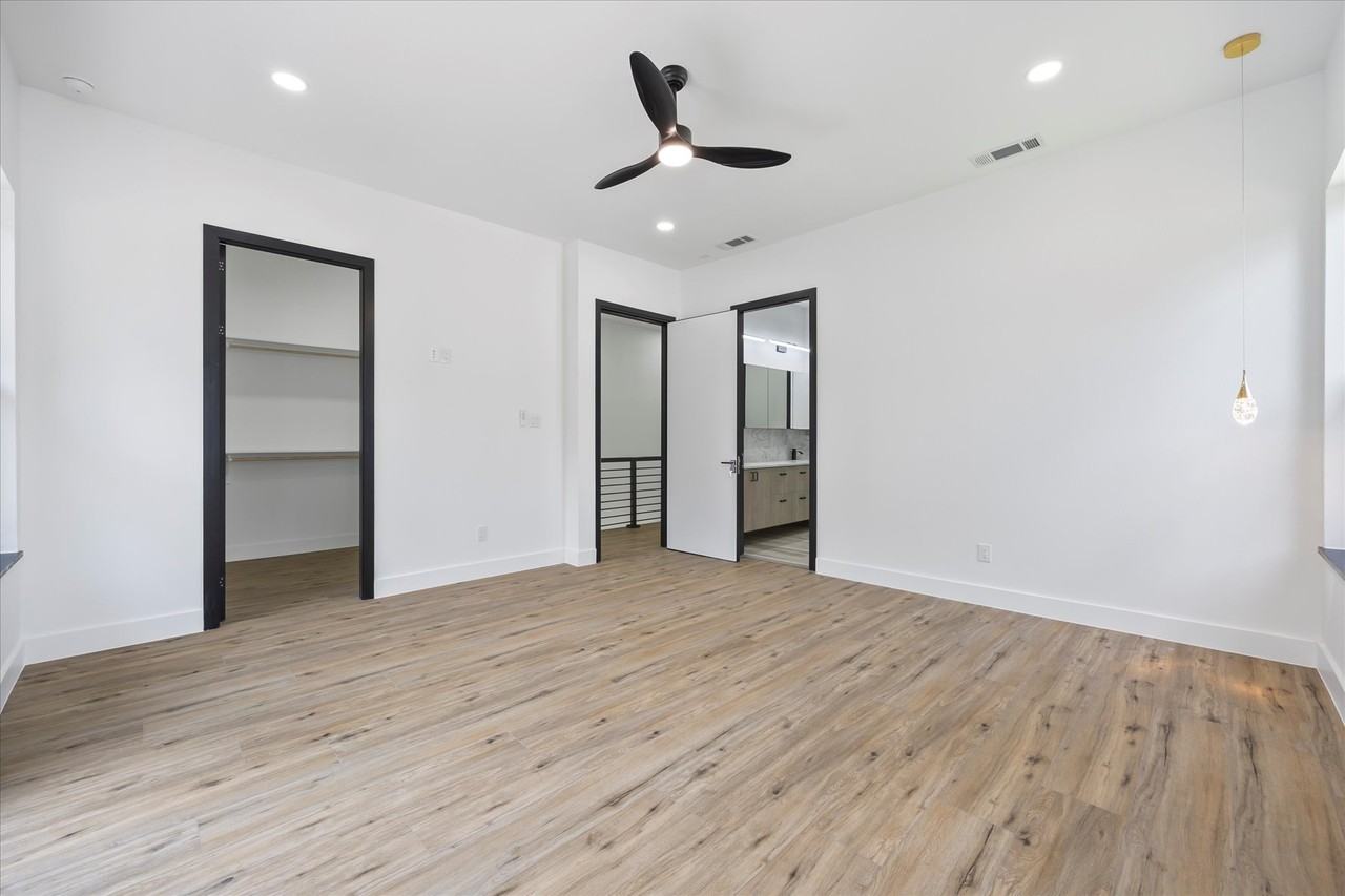 2811 Rodeo Dr - Photo 3 of 48