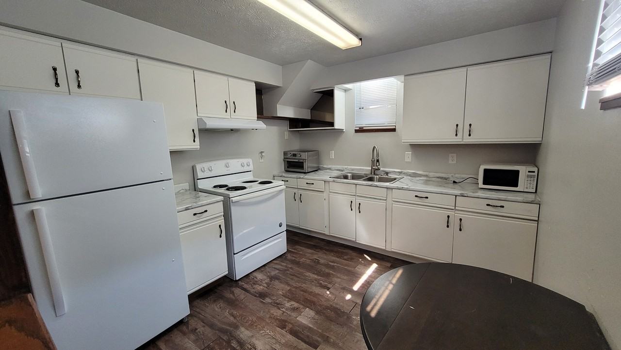 908 S 1st St #1-5 - Photo 2 of 10