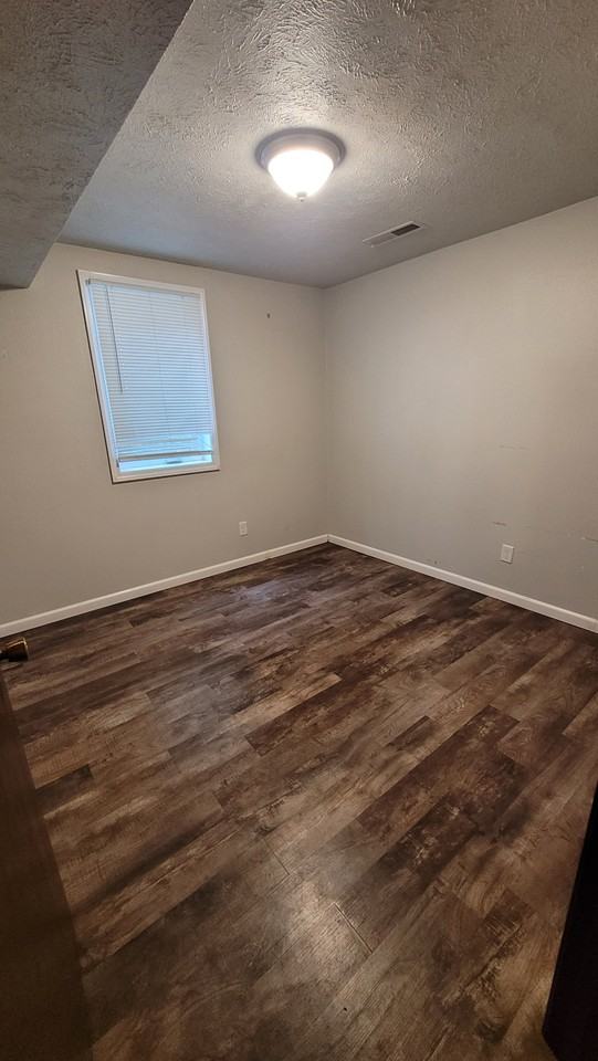 908 S 1st St #1-5 - Photo 4 of 10