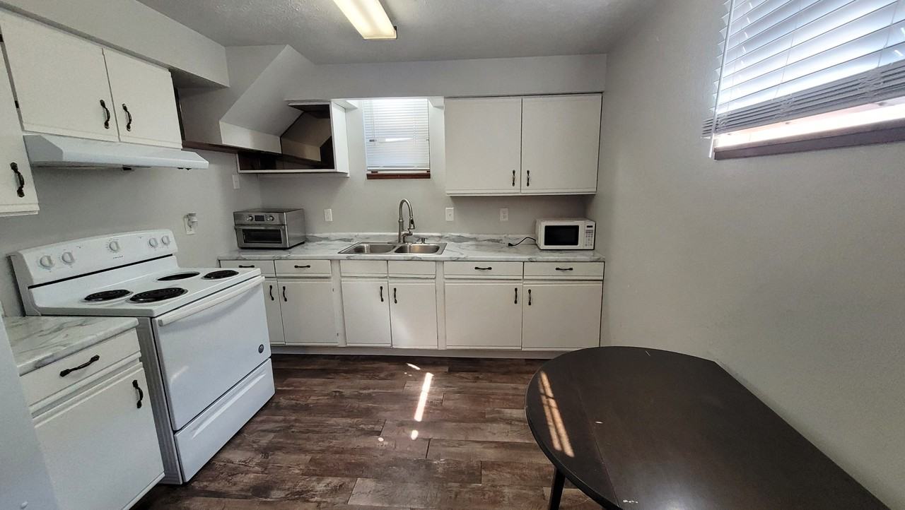 908 S 1st St #1-5 - Photo 5 of 10