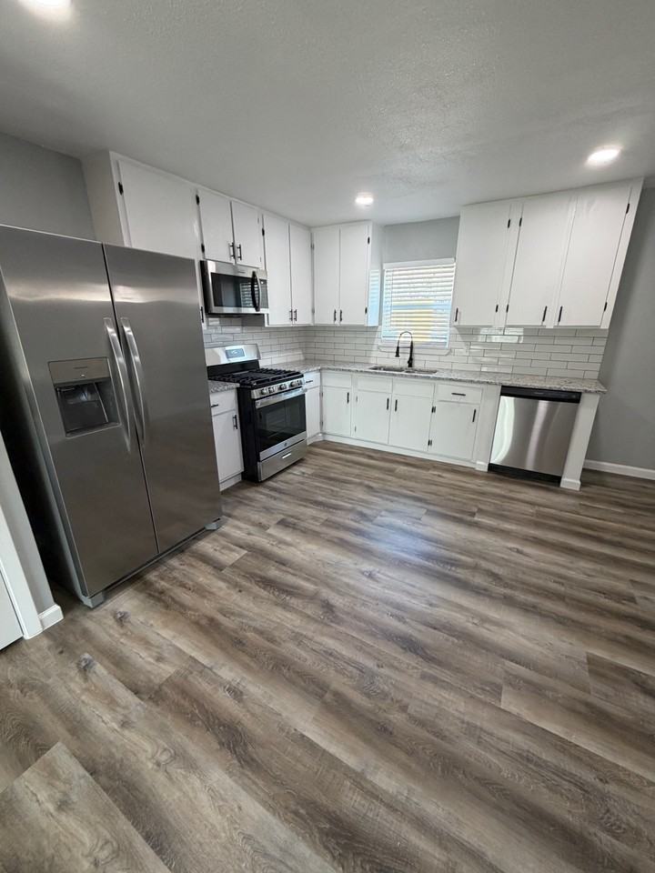 12 Pershing Dr #B - Photo 6 of 12