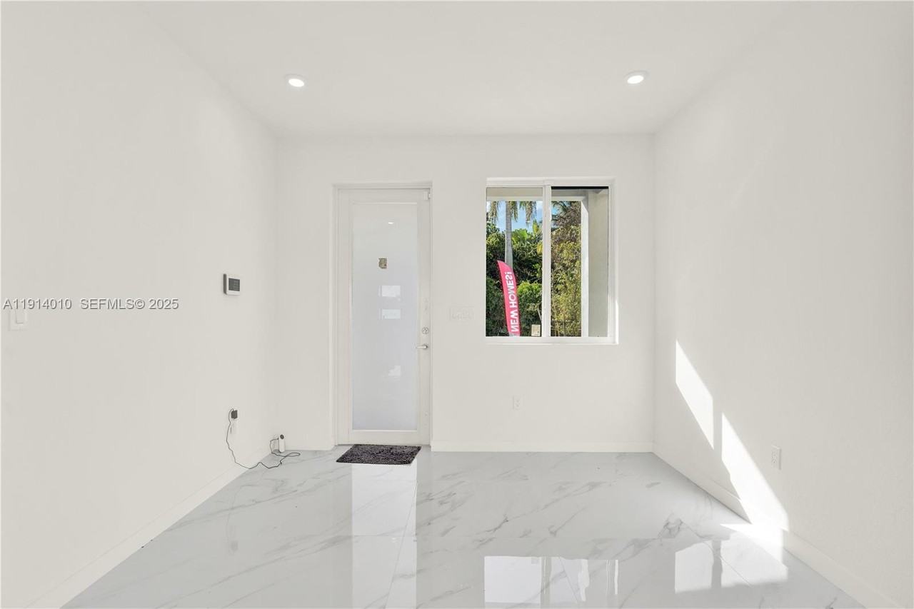 22535 Sw 125th Ave - Photo 2 of 13