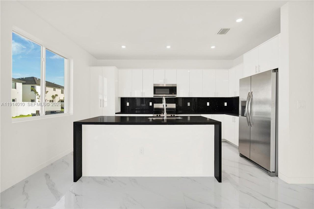 22535 Sw 125th Ave - Photo 6 of 13