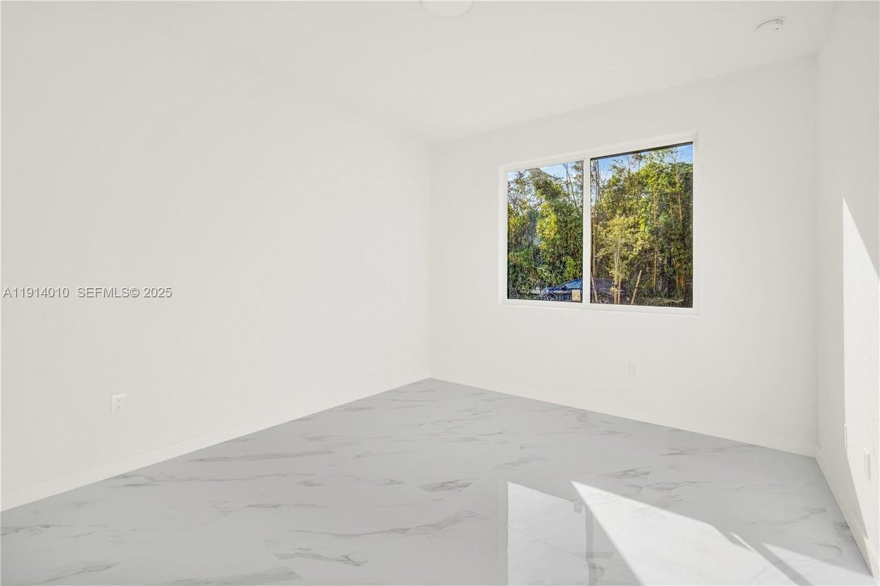 22535 Sw 125th Ave - Photo 7 of 13