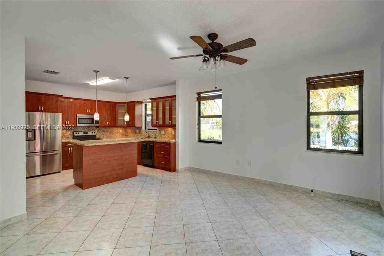 9053 Sw 214th St - Photo 4 of 17
