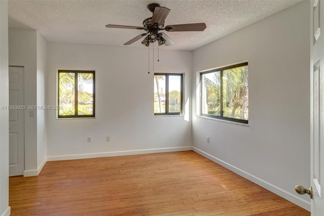 9053 Sw 214th St - Photo 7 of 17