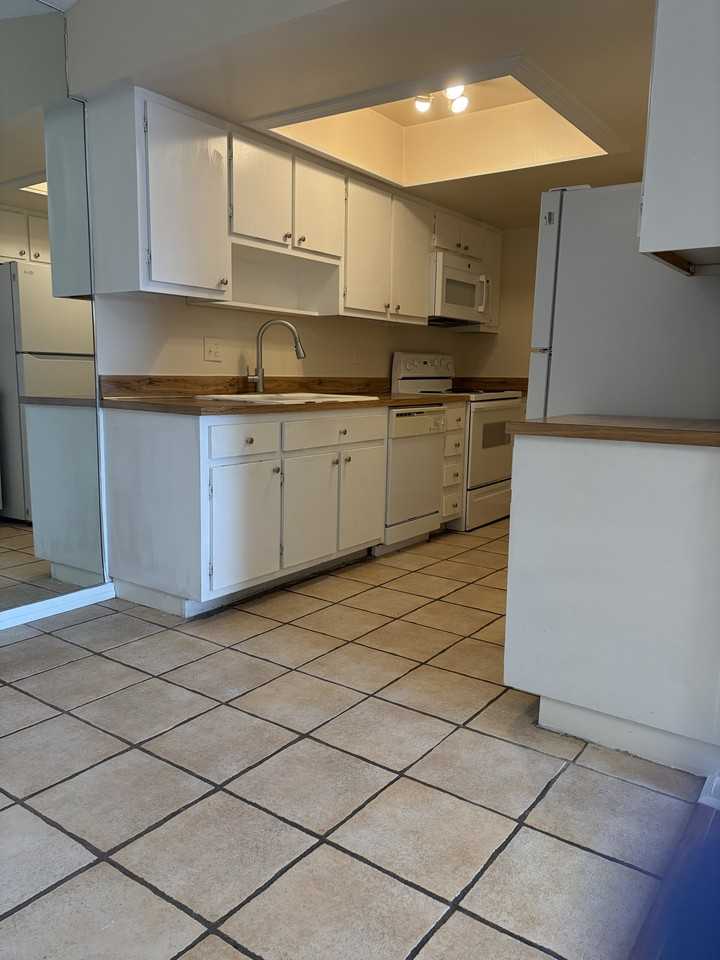 5169 Vineland Rd #B208 - Photo 3 of 25