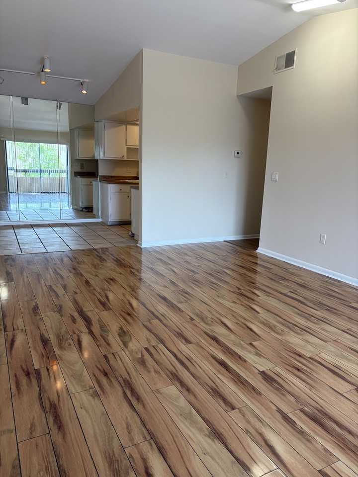 5169 Vineland Rd #B208 - Photo 6 of 25