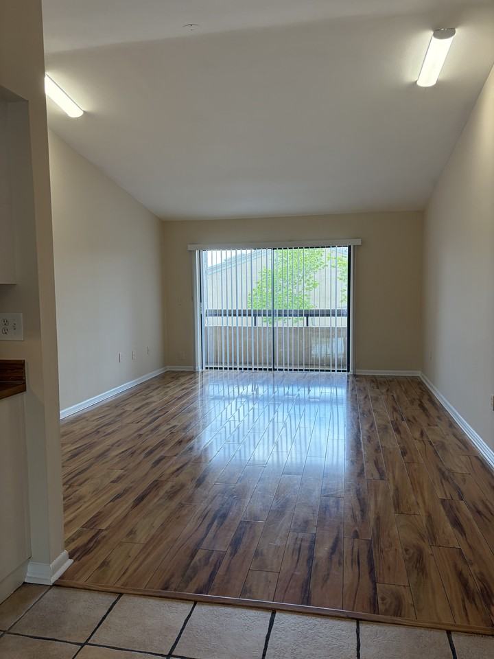 5169 Vineland Rd #B208 - Photo 7 of 25