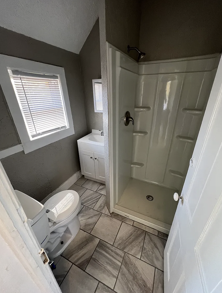 1025 N Greenwood St #2 - Photo 4 of 7