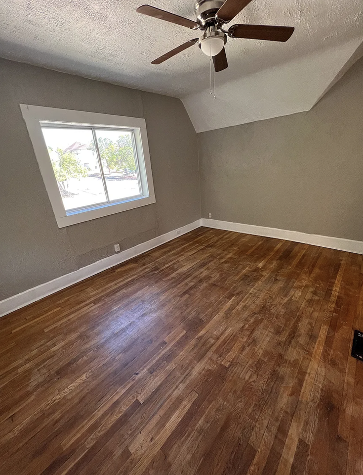 1025 N Greenwood St #2 - Photo 6 of 7