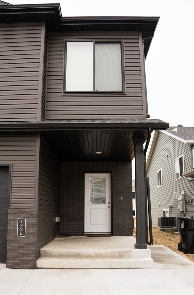 1725 Tobi Ln - Photo 2 of 24