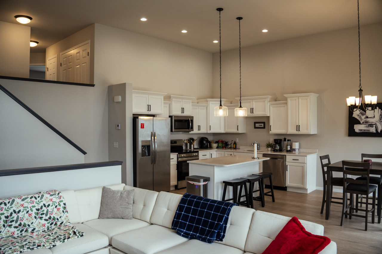 1725 Tobi Ln - Photo 5 of 24