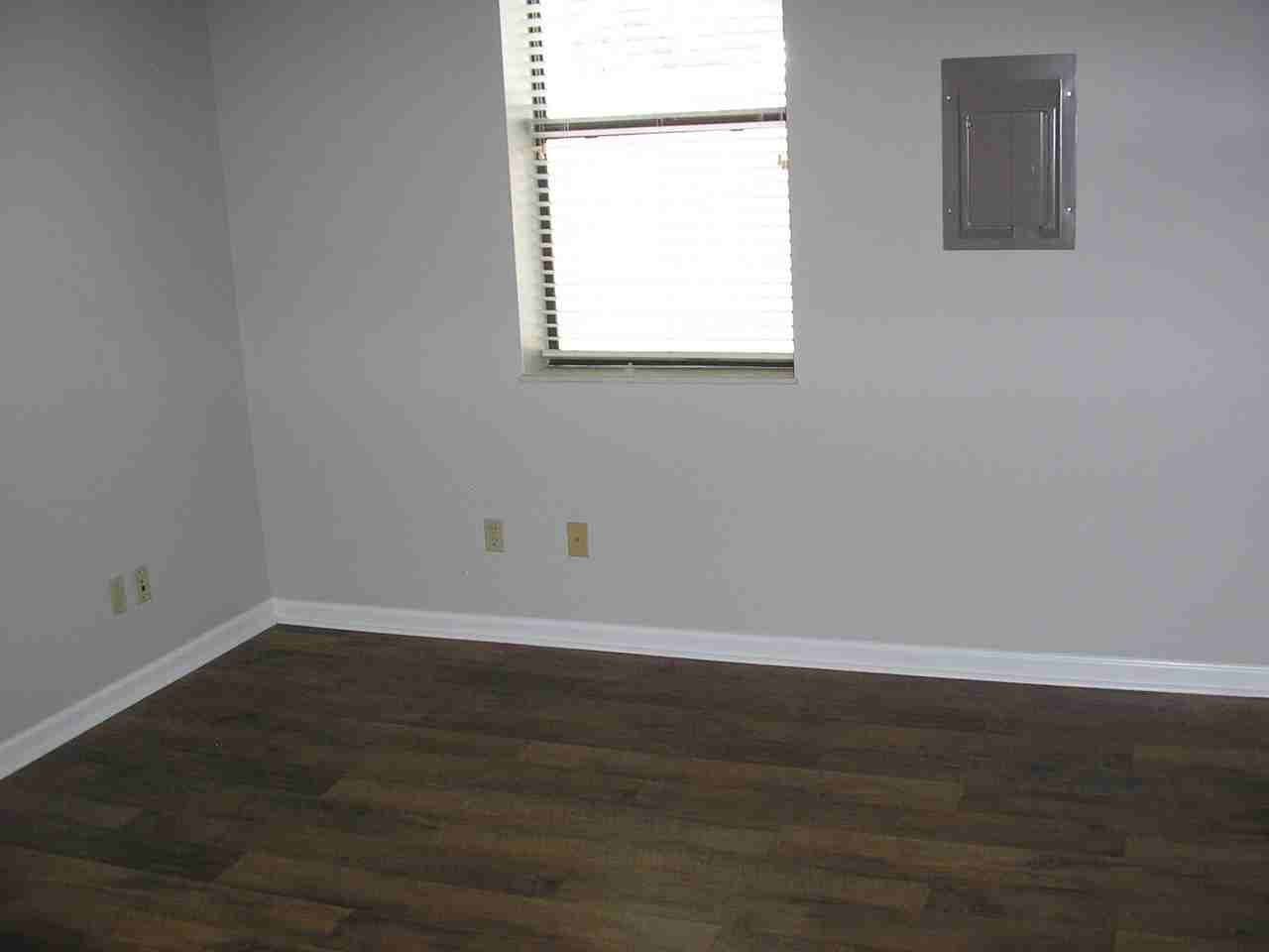 1733 Campus Plaza Ct - Photo 5 of 17