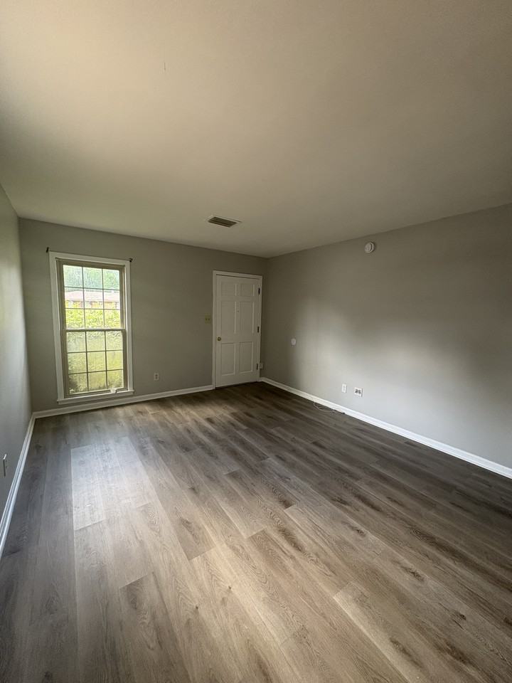 320 Sultan Ct - Photo 2 of 11