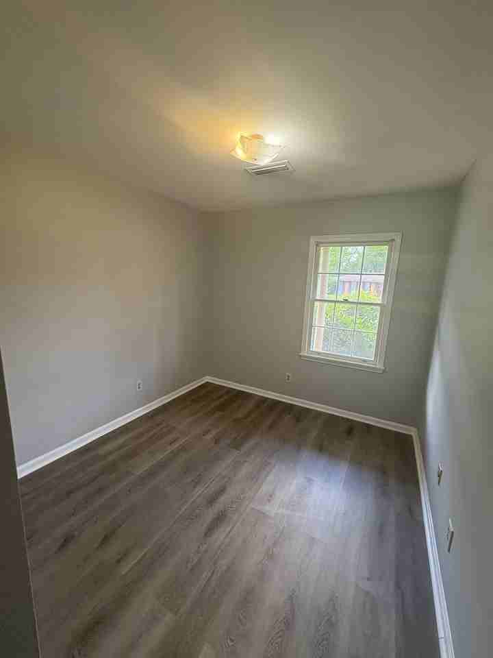 320 Sultan Ct - Photo 5 of 11