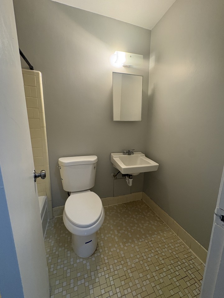 320 Sultan Ct - Photo 7 of 11