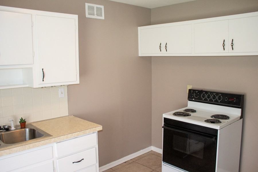 8907 E 73rd St - Photo 4 of 15