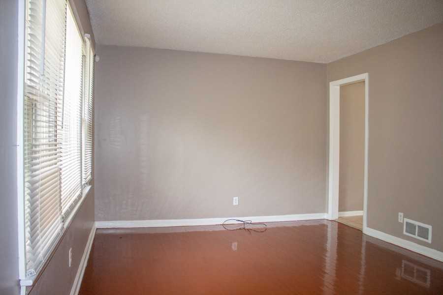 8907 E 73rd St - Photo 5 of 15