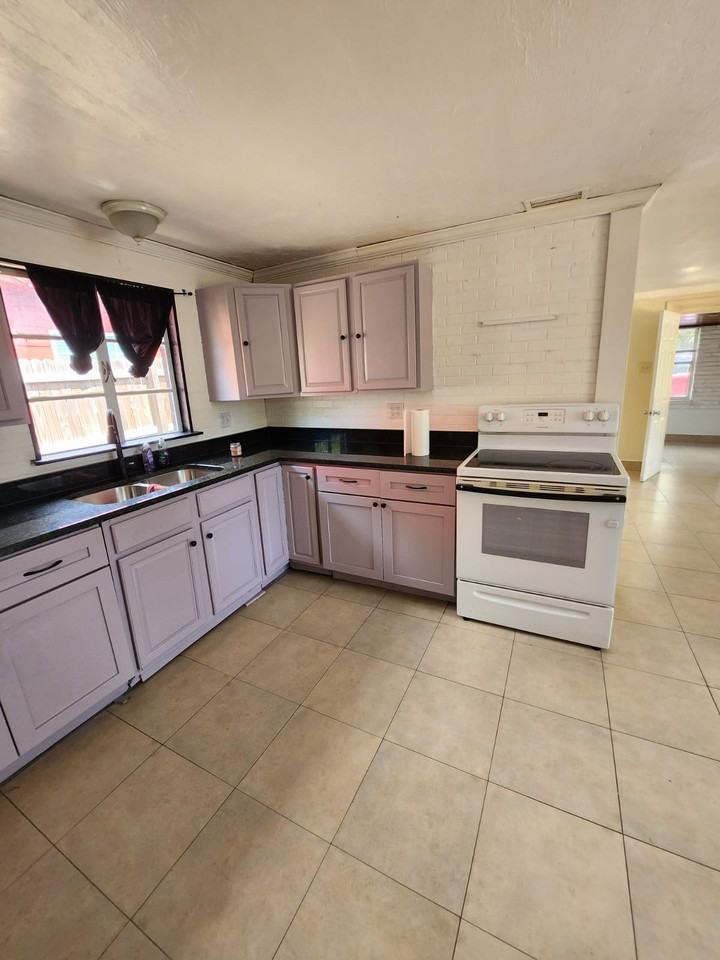 4730 68th Ln N - Photo 3 of 33