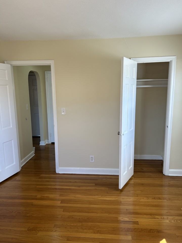 877 Farmington Ave #881-301 - Photo 2 of 7