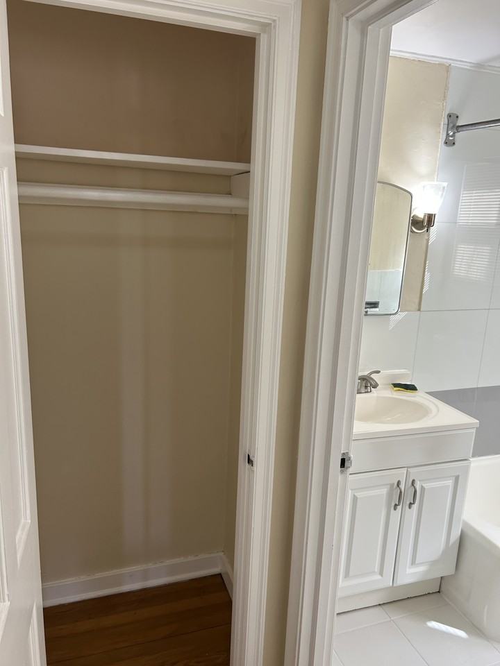 877 Farmington Ave #881-301 - Photo 4 of 7