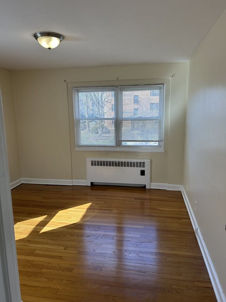 877 Farmington Ave #881-301 - Photo 5 of 7