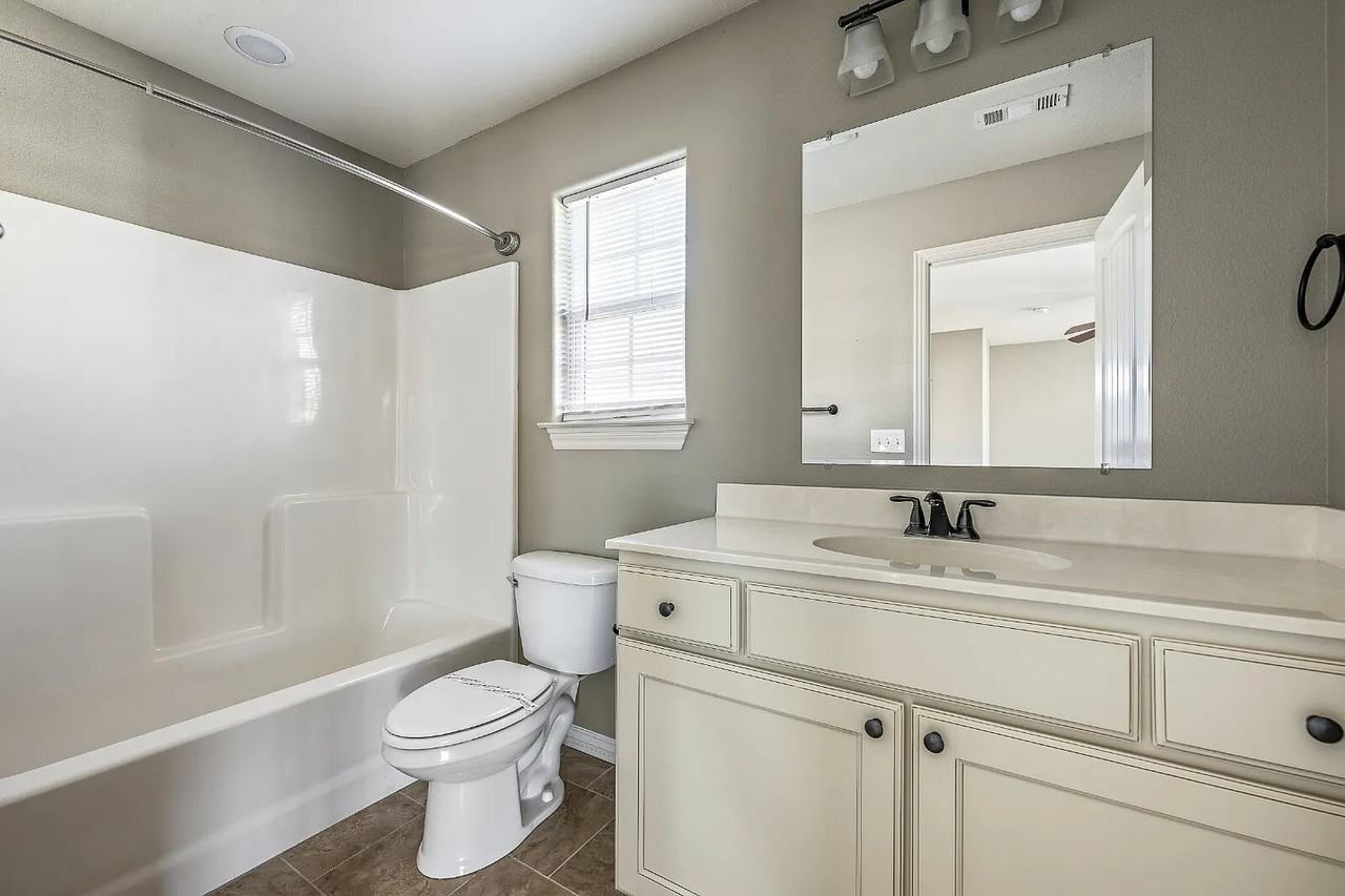 537 N Keats Dr - Photo 2 of 9