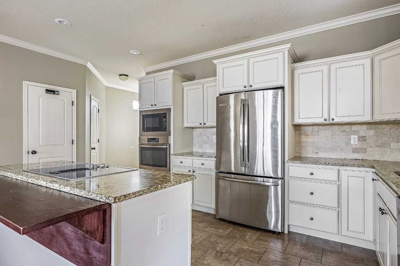 537 N Keats Dr - Photo 3 of 9