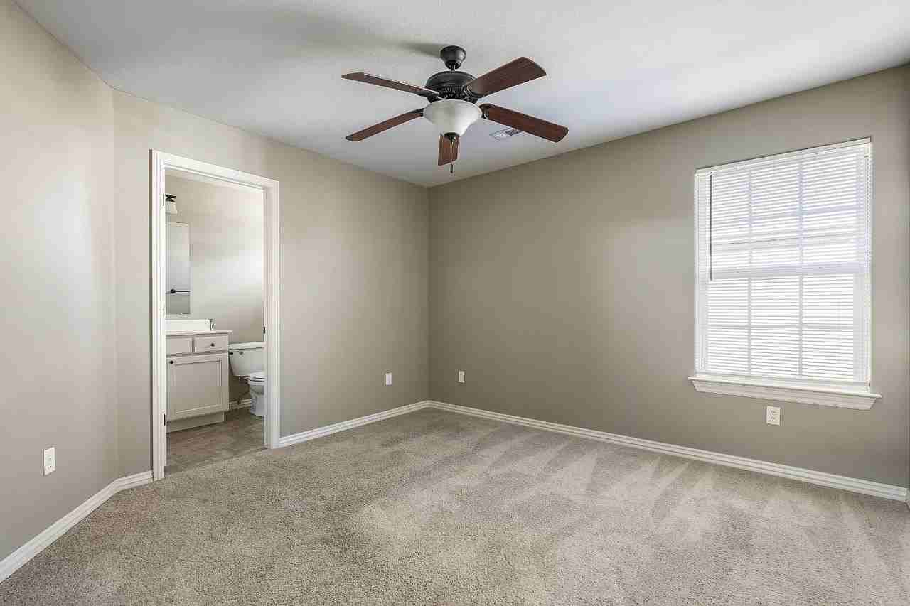 537 N Keats Dr - Photo 4 of 9