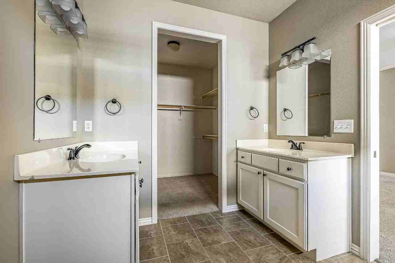 537 N Keats Dr - Photo 5 of 9