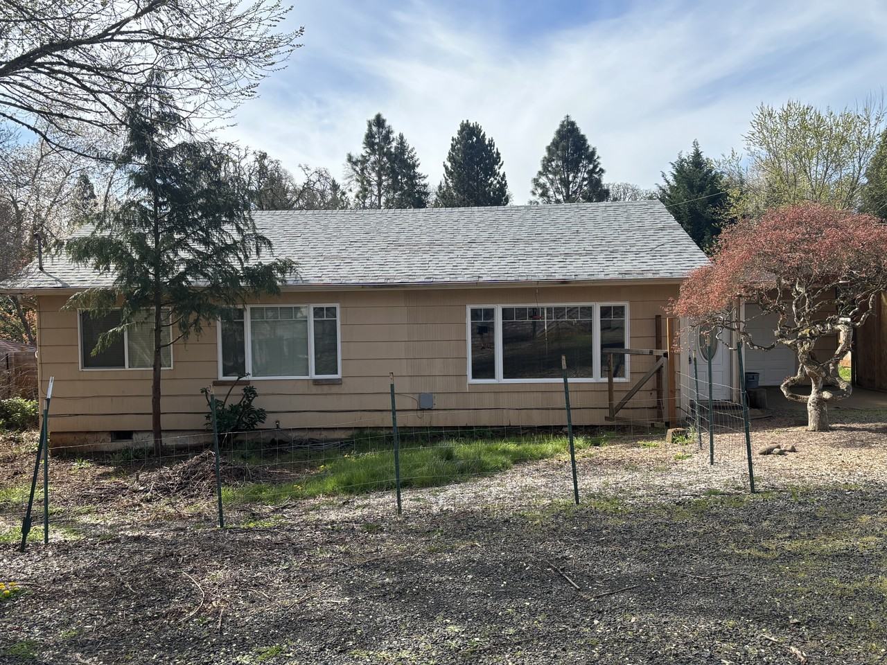 592 Ewald Ave Se - Photo 2 of 12