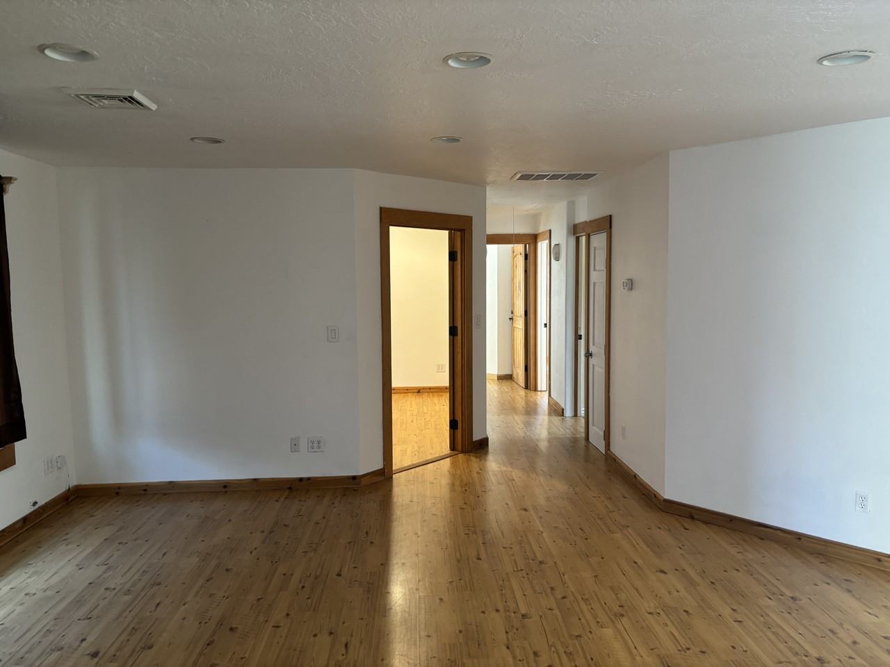 592 Ewald Ave Se - Photo 5 of 12