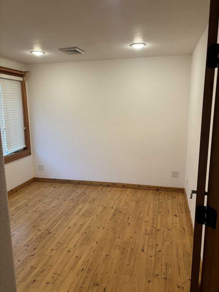 592 Ewald Ave Se - Photo 7 of 12