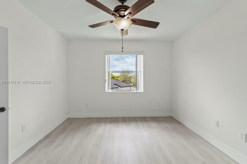 5090 Southwest 136th Avenue - Photo 2 of 15