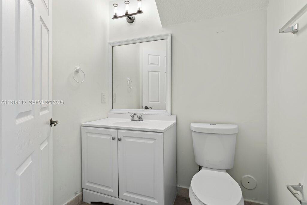 5090 Southwest 136th Avenue - Photo 4 of 15