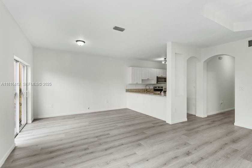 5090 Southwest 136th Avenue - Photo 6 of 15