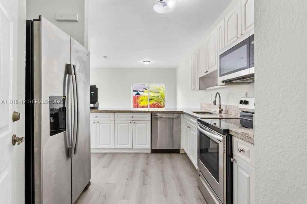 5090 Southwest 136th Avenue - Photo 7 of 15