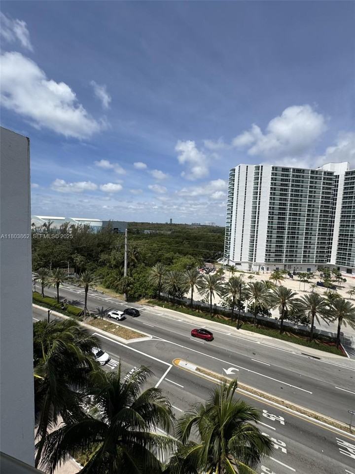 15645 Collins Avenue #901 - Photo 4 of 49