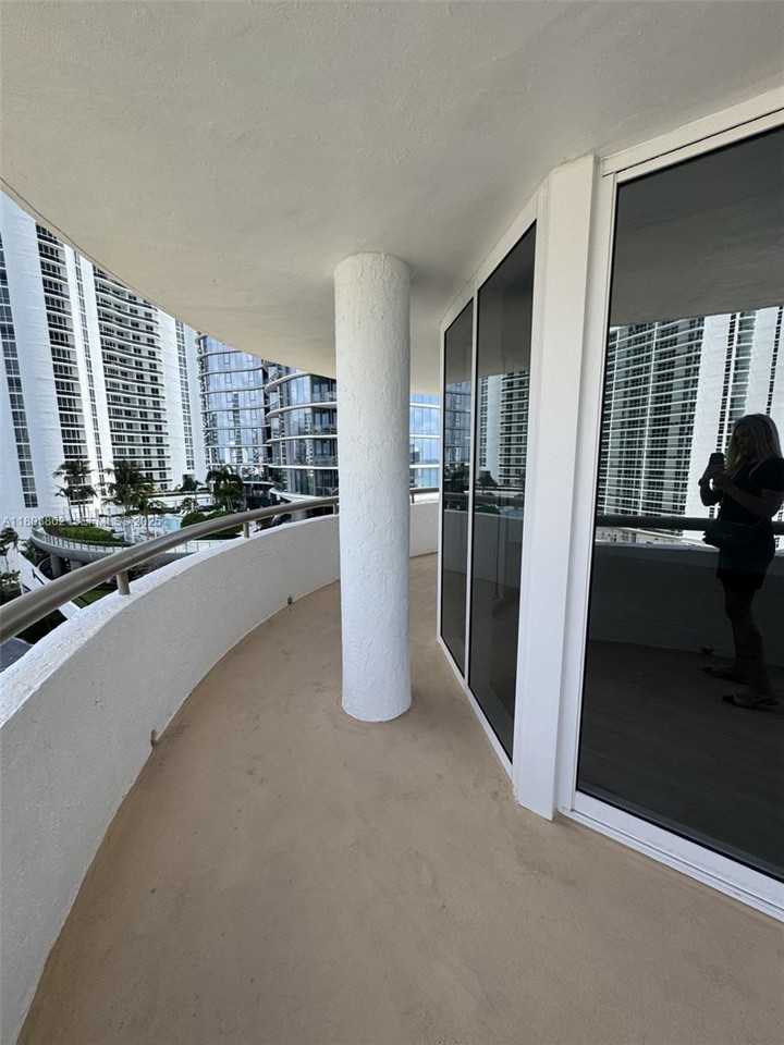 15645 Collins Avenue #901 - Photo 7 of 49