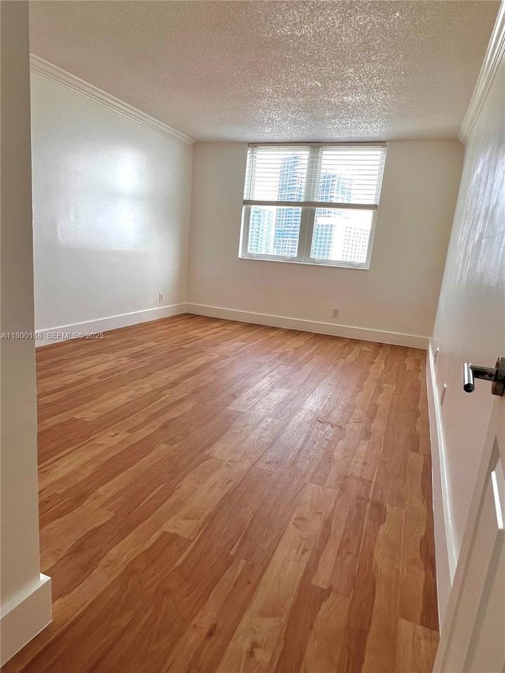 6770 Indian Creek Drive #10D - Photo 4 of 24