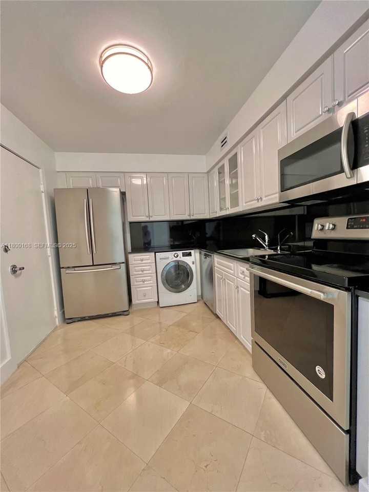 6770 Indian Creek Drive #10D - Photo 7 of 24