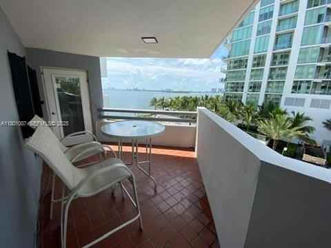 555 Northeast 30th Street #404 - Photo 6 of 19