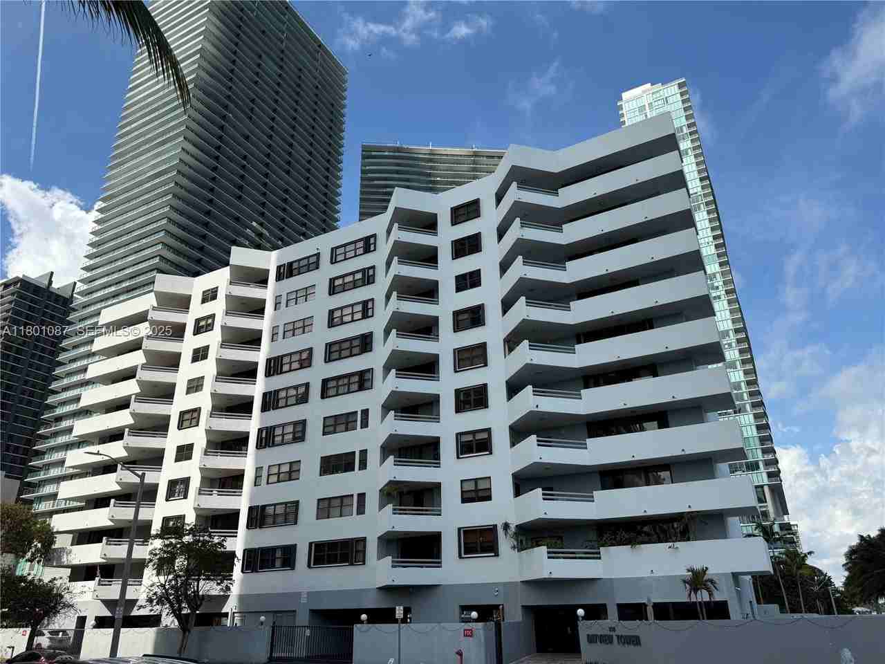 555 Northeast 30th Street #404 - Photo 7 of 19