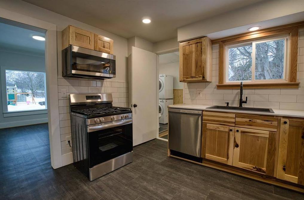 1702 Lake St - Photo 6 of 11